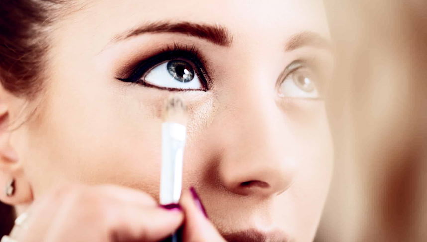 concealing-eye-bags-with-makeup
